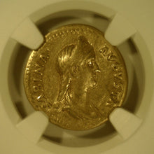 Load image into Gallery viewer, Roman Empire. Sabina. 128(?)-136/7 A.D. AV Aureus
