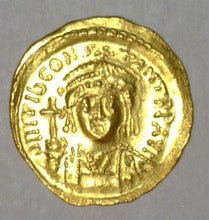 Load image into Gallery viewer, Byzantine Empire. Tiberius II Constantine 578-582 A.D. AV Solidus.
