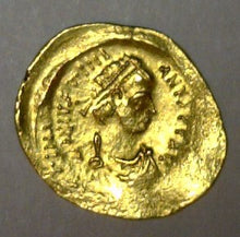 Load image into Gallery viewer, Byzantine Empire. Justinian I 527-565 A.D. AV Tremissis.
